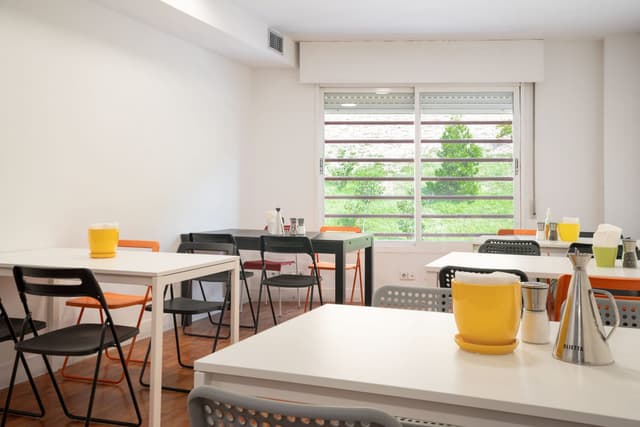 Comedor LIVINK — mesas