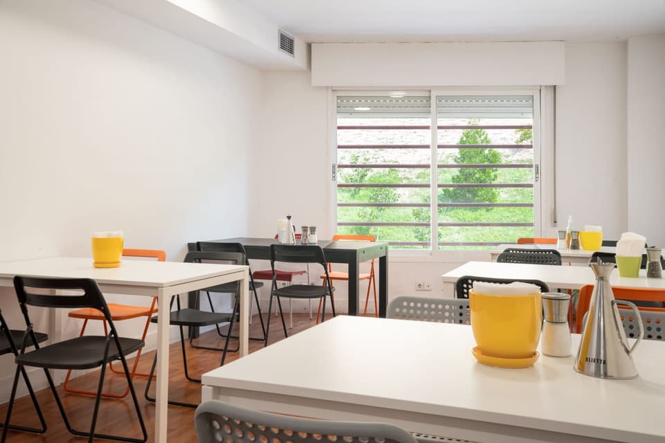 Comedor LIVINK — mesas