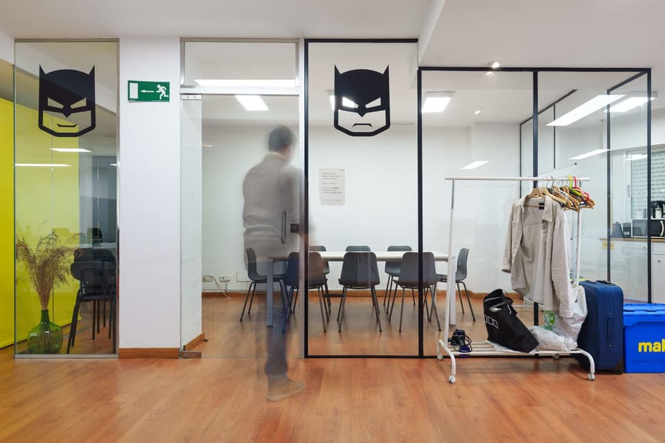 Sala A — sala de reuniones