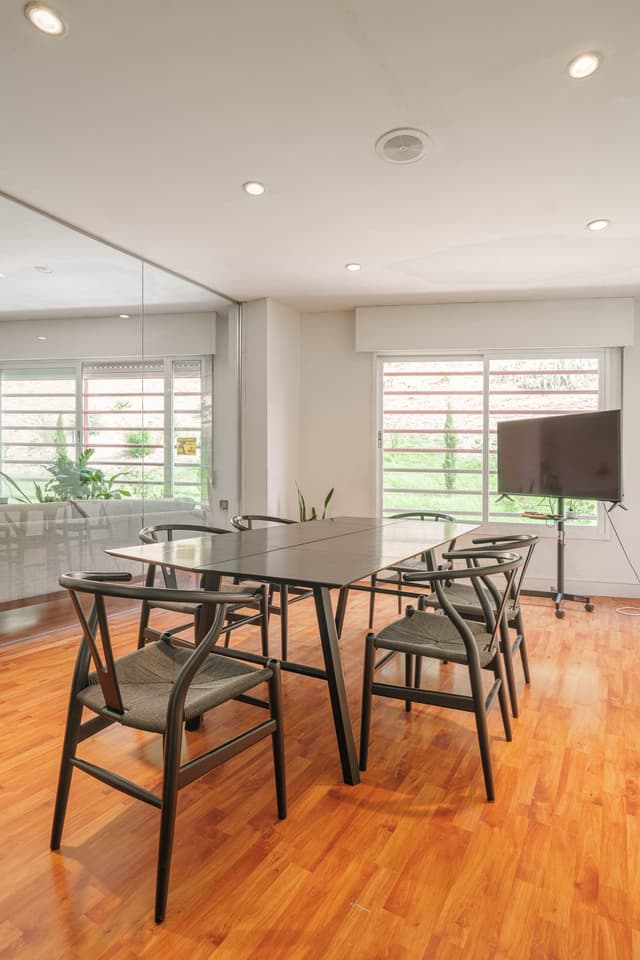 Sala B — meeting room