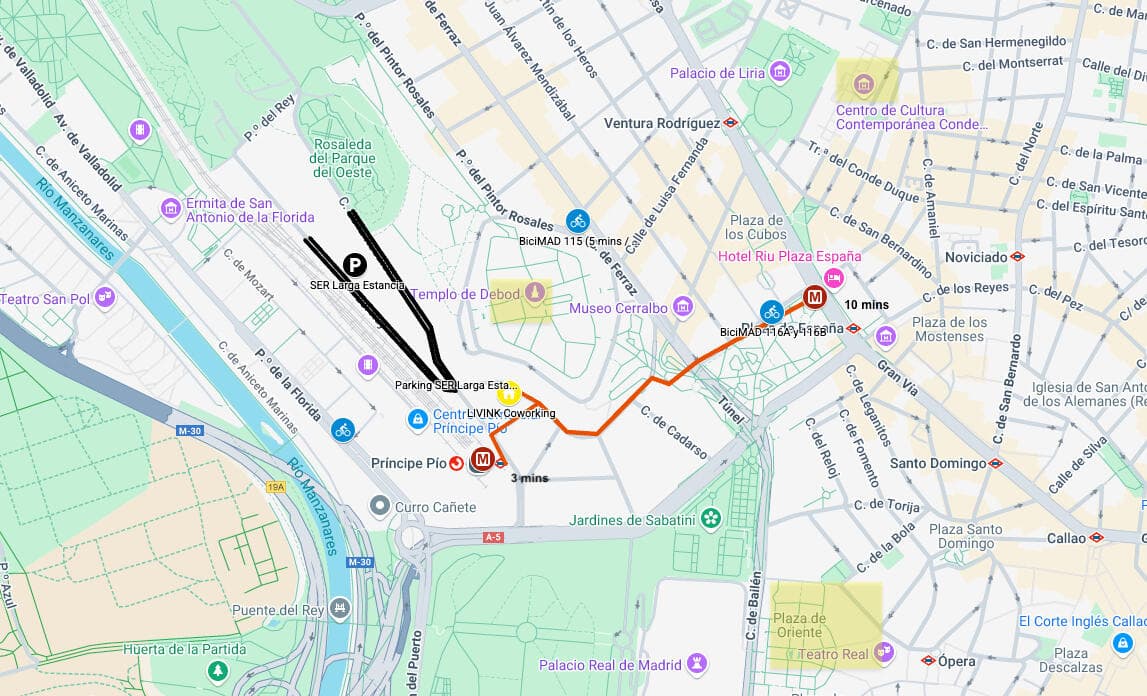Mapa con la zona de parking en Paseo del Rey y Calle de la Rosaleda, con LIVINK y la estación de Príncipe Pío