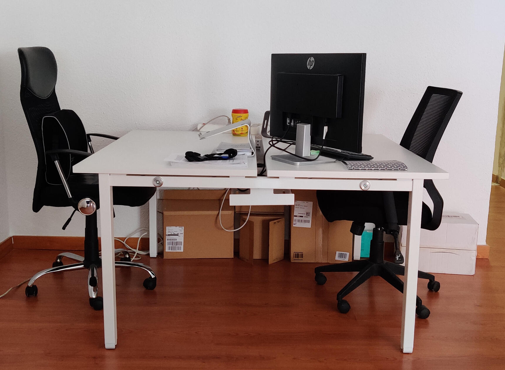 LIVINK Coworking - 10 - mesa de trabajo